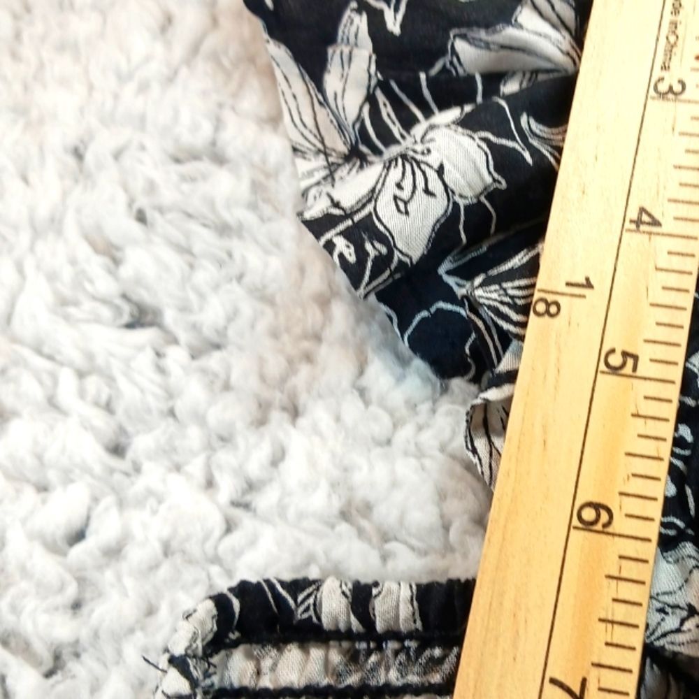 Raviva Floral Smocked Dress Midi Flair B+W 100% Rayon. Woman's 1X............... - Picture 11 of 12